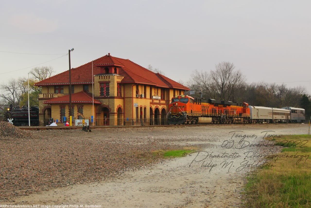 BNSF 8102, 7963, 86, 81, 80